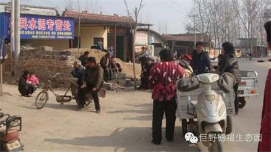點(diǎn)擊查看詳細(xì)信息<br>標(biāo)題：三農(nóng)網(wǎng)絡(luò)邀請(qǐng)農(nóng)業(yè)局專家進(jìn)村講課、 閱讀次數(shù)：7378